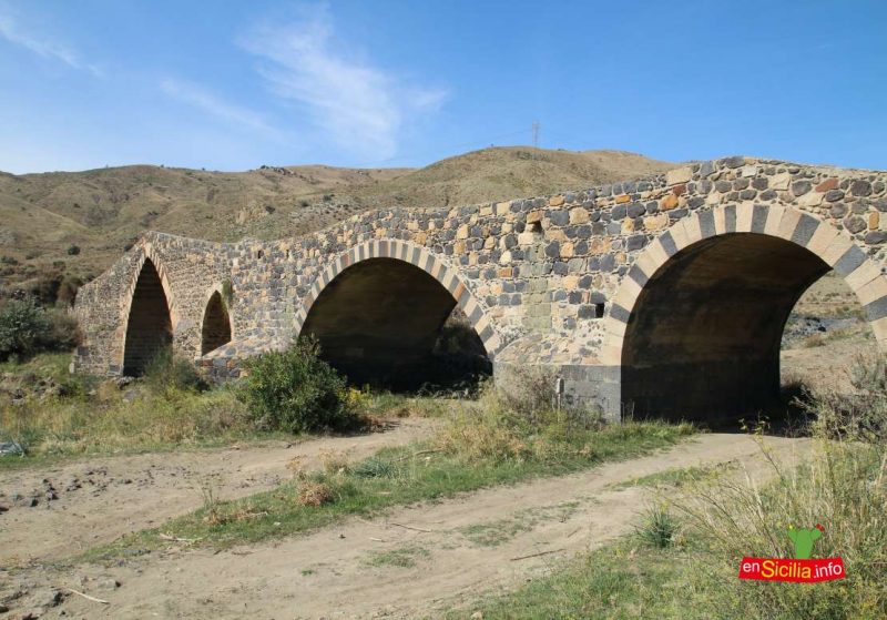 estructura del Puente de los Sarracenos